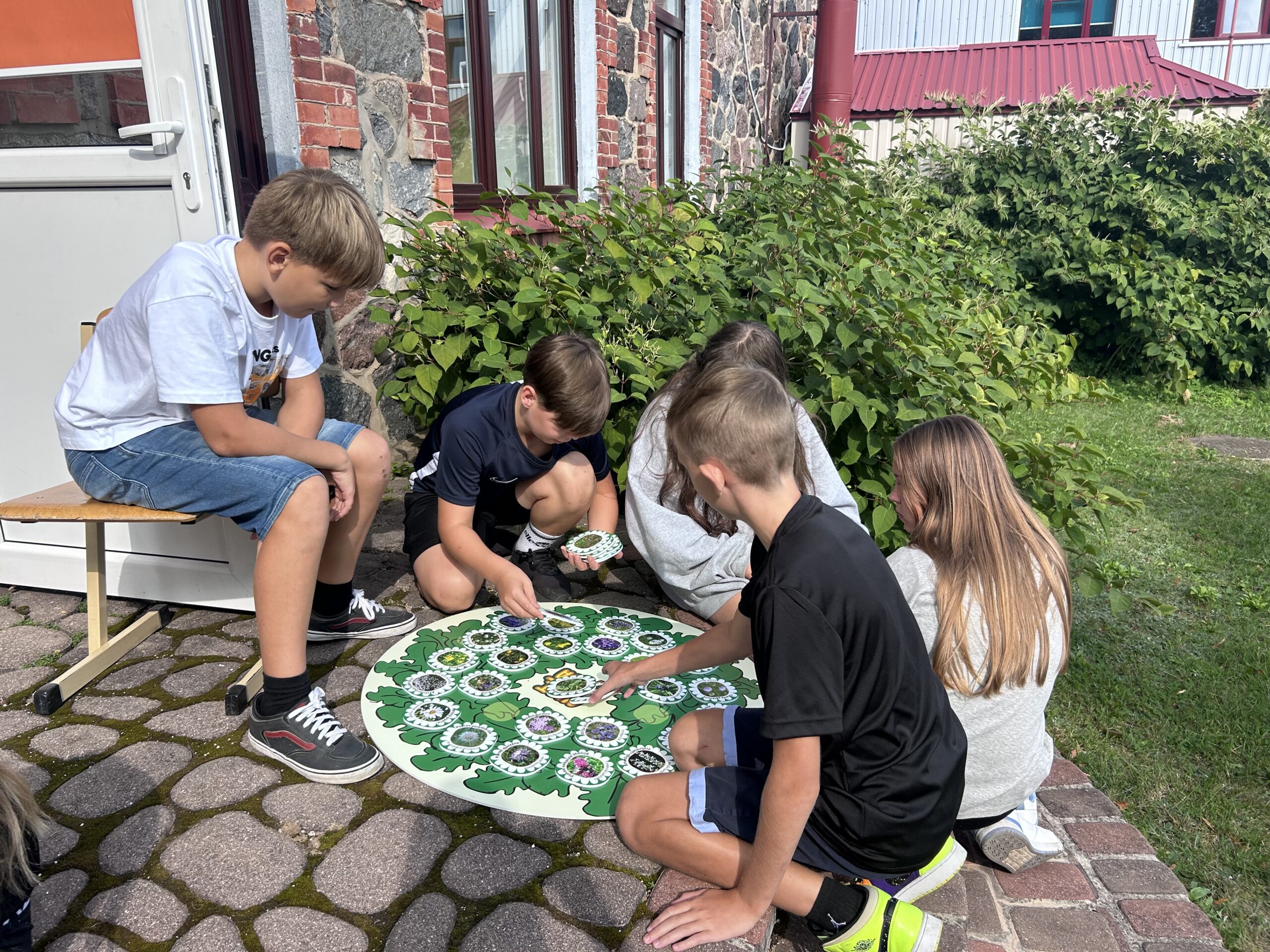 vides izglitibas pasakums saulkrastu novada skoleniem veicina ilgtspejigu domasanu